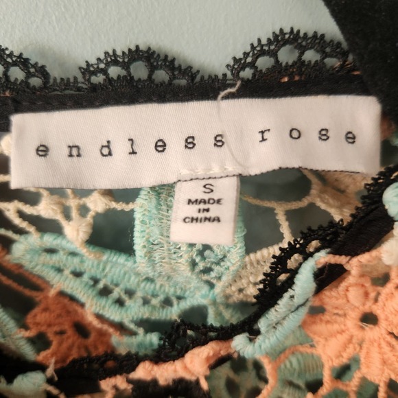 ENDLESS ROSE Crocheted top - Size S - Picture 3 of 6